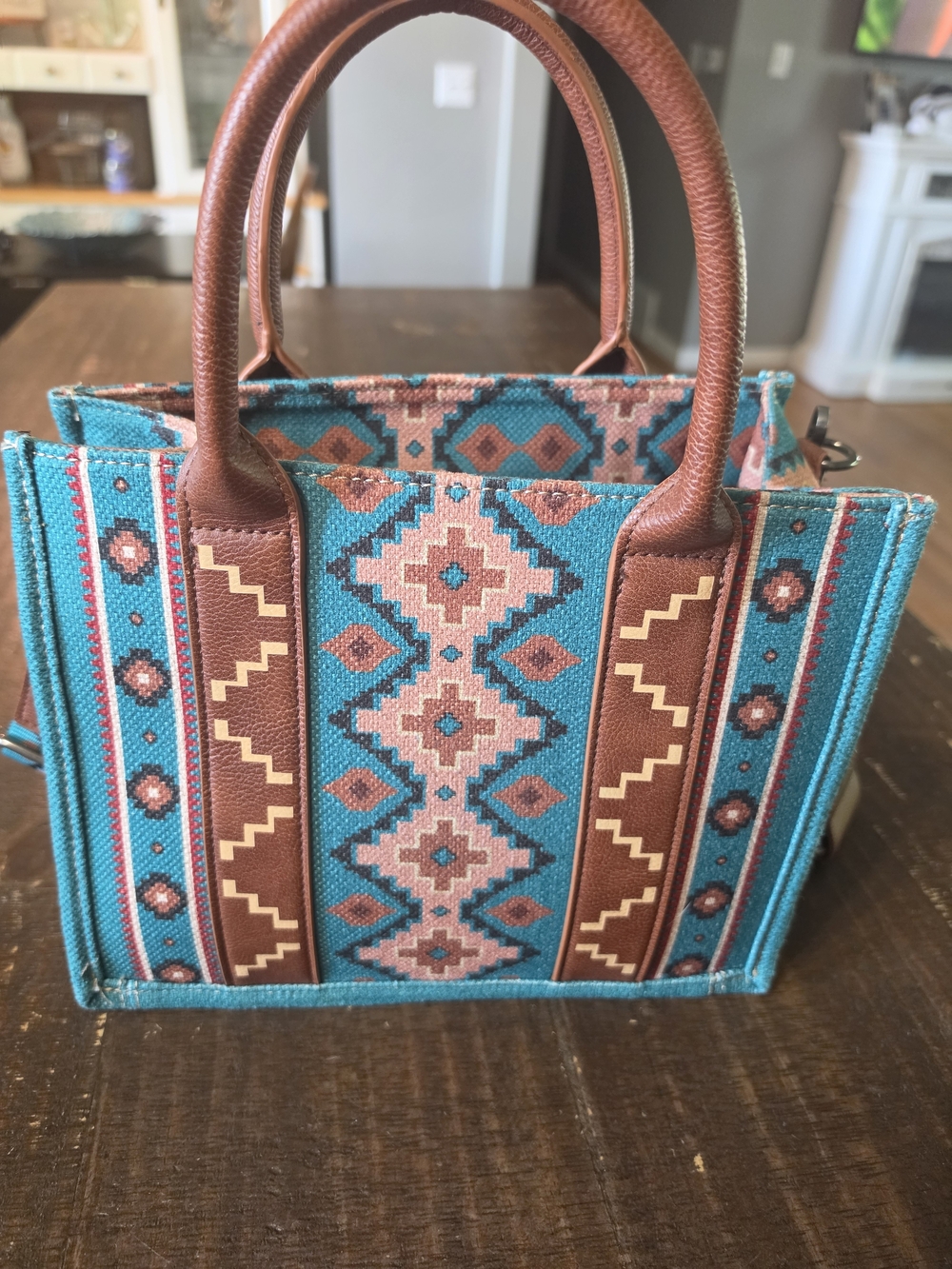Wrangler Turquoise Southwestern Tote Bag with Matching Wallet & Strap - Picture 4 of 8
